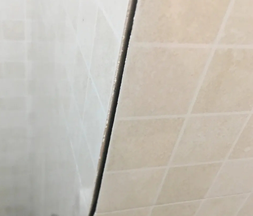 平谷瓷砖空鼓维修公司分享阳台瓷砖脱落的修复过程可以分为以下几个步骤