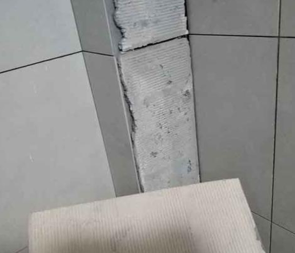 平谷瓷砖空鼓维修公司分享下厨房瓷砖脱落的补救措施。